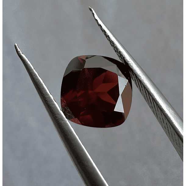 Granate rojo-1.75ct-7x6.9x4.1mm 