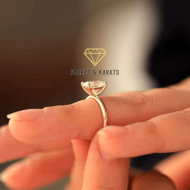 Anillo solitario en plata ley 925 con amatista corte cojín cóncavo de 8.1x8.1mm talla 7 1/2  