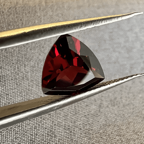 Granate rojo-1.25ct-6.9x7x3.5mm 