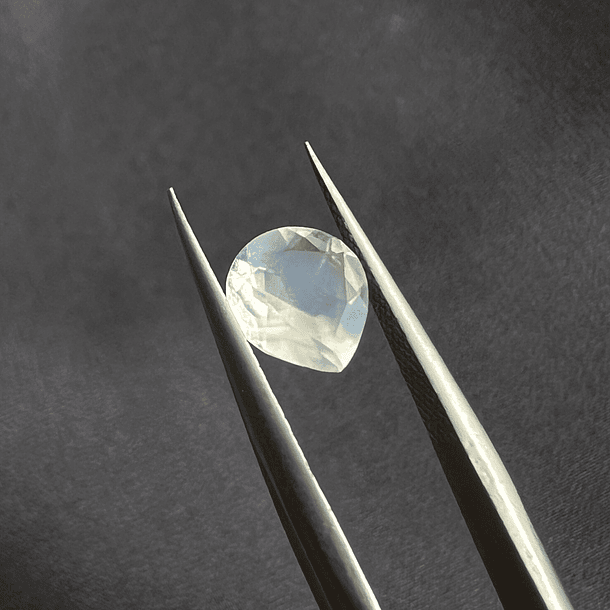 Piedra Luna-1.05ct-7.4x6.9x3.8mm 