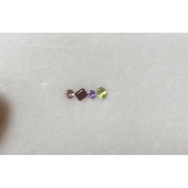 Lote que incluye: Turmalina corte redondo 3mm AAA  Granate rojo corte octágono de 3.5x3mm AAA  Tanzanita corte redondo de 3mm AAA  Peridoto corte oval de 4x3mm AAA 