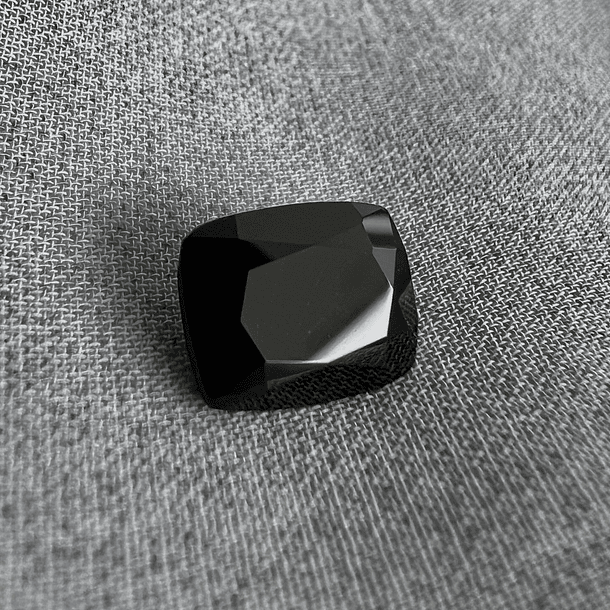 Espinela negra-3.00ct-9.1x7.1x4.7mm 