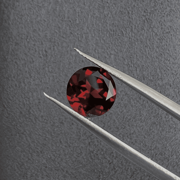 Granate rojo-2.05ct-7.9x7.9x4.1mm 