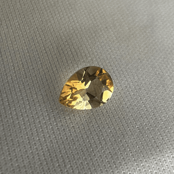 Citrino-0.80ct-8.1x6x3.3mm 