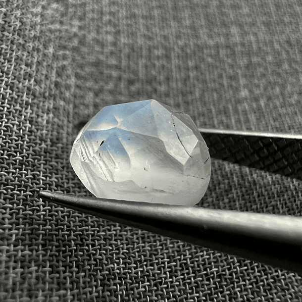 Piedra Luna-1.00ct-6x6x3.7mm 