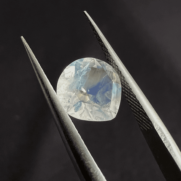 Piedra Luna-1.40ct-7.7x7.7x4.5mm 