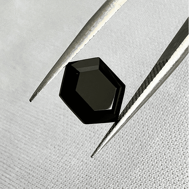 Espinela negra-1.80ct-7.7x5.9x4.4mm 