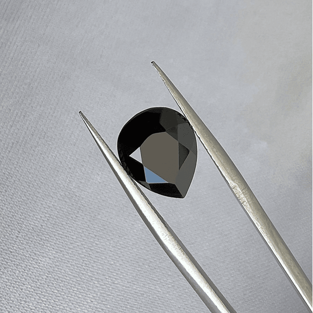 Espinela negra-3.55ct-10.1x7.9x5.6mm 