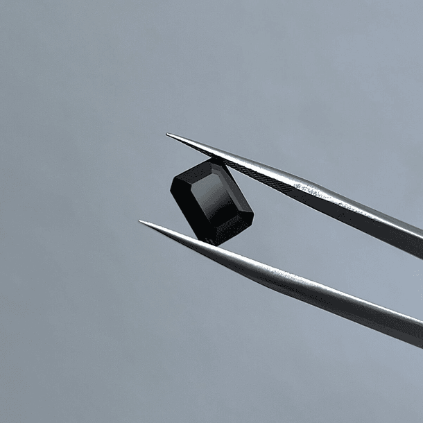 Espinela negra-3.25ct-8.7x6.8x4.8mm 