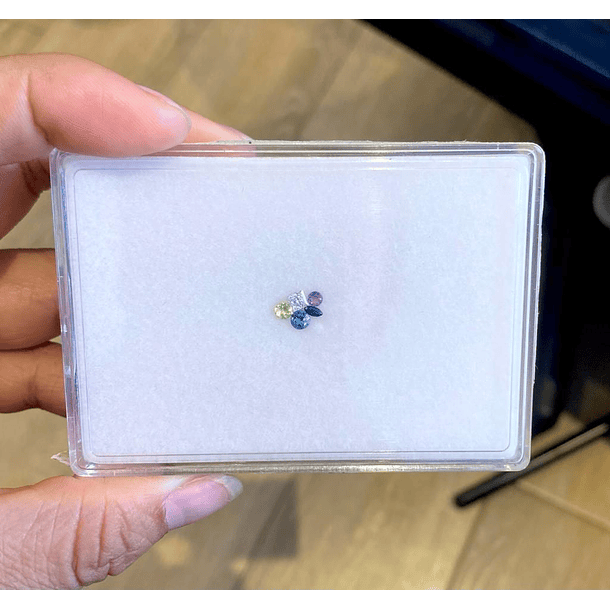 Set cluster que incluye moissanita princesaa, peridoto redondo, topacio london blue, zafiro marquesa y amatista redonda 