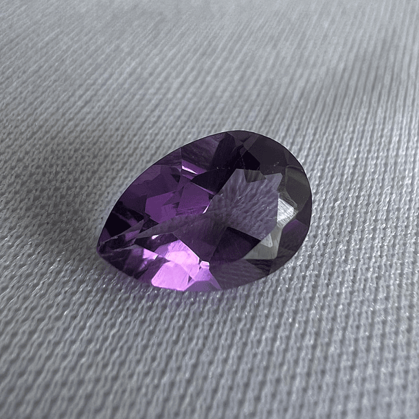 Amatista-2.55ct-11.7x7.8x5.1mm-c/pera-AAA 