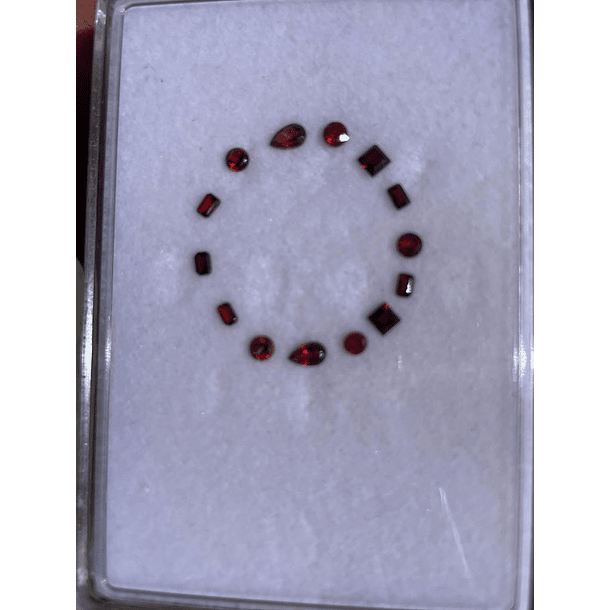 Lote de Granates en cortes surtidos  