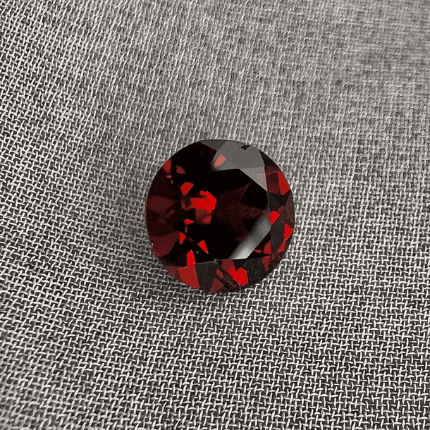 Granate rojo-1.50ct-6.7x4.1mm 