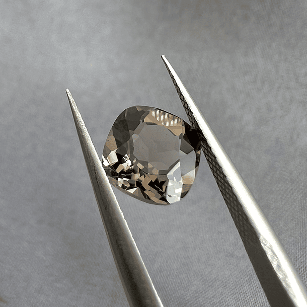 Cuarzo ahumado-1.60ct-7.1x7.1x4.9mm 