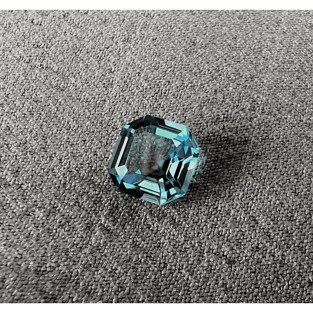 Topacio London Blue-2.90ct-8x8x4.8mm 