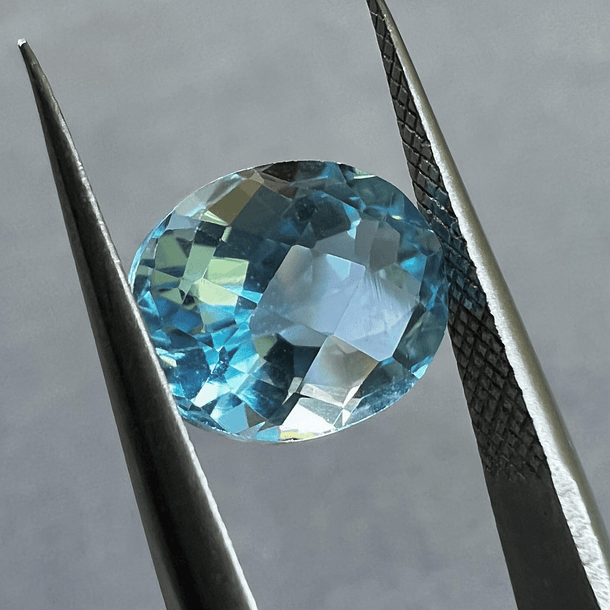 Topacio azul-3.95ct-10x8x6.2mm 