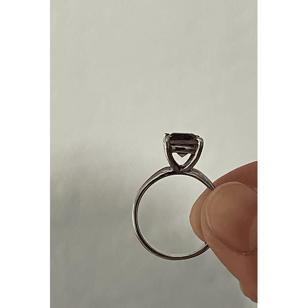 Anillo con moissanita redonda de 8mm en plata ley925. Talla 6 