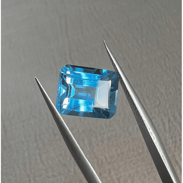 Topacio suizo-4.32ct-9.9x8x5.5mm 