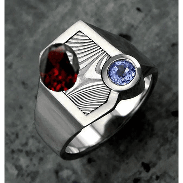 Anillo en plata ley925 con dos gemas corte oval granate e iolita. En talla 11 con baño de rodio. 