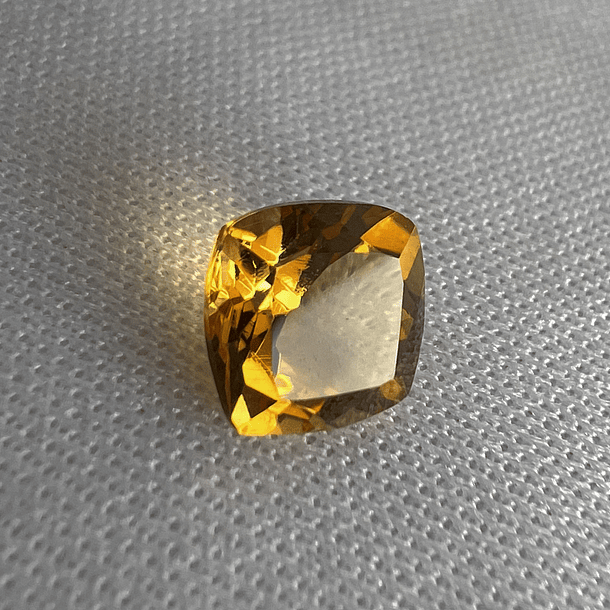 Citrino-2.20ct-7.9x8x5.6mm 