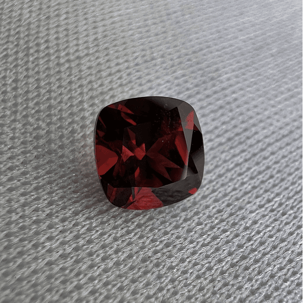 Granate rojo-1.05ct-5.9x5.9x3.4mm 