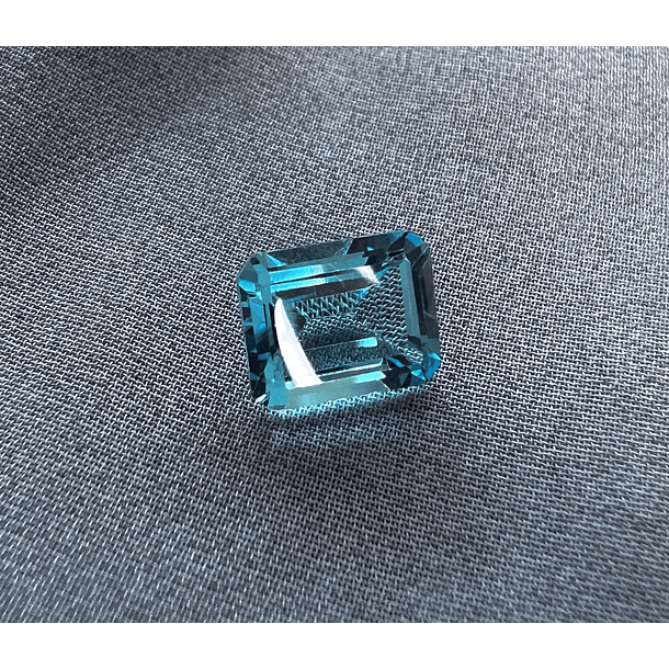 Topacio suizo-3.65ct-9.8x7.6x4.7mm 