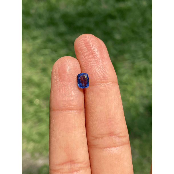 Zafiro-0.90ct-6.2x4.7x2.8mm-AAA-c/long cushion  