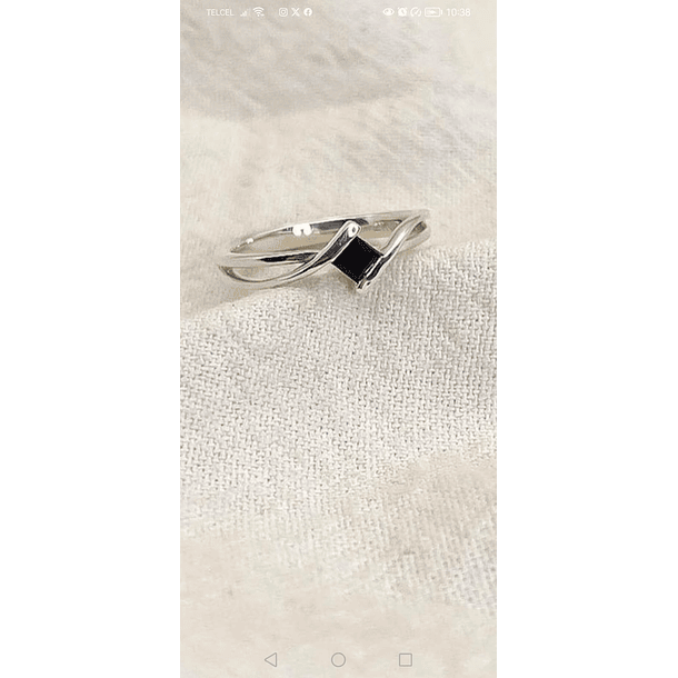 Anillo en plata ley 925 con zafiro. Talla 6.5 