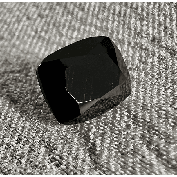 Espinela Negra-3.51ct-9x7x5.1mm 