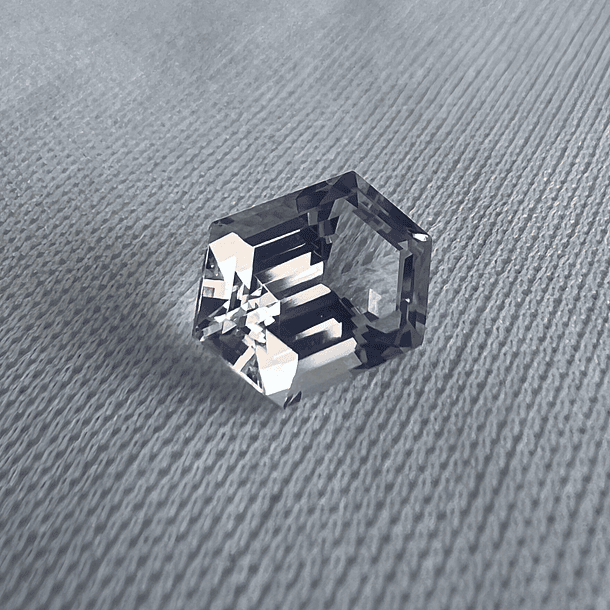 Cuarzo Lavanda-0.90ct-7.1x5.2x4mm 