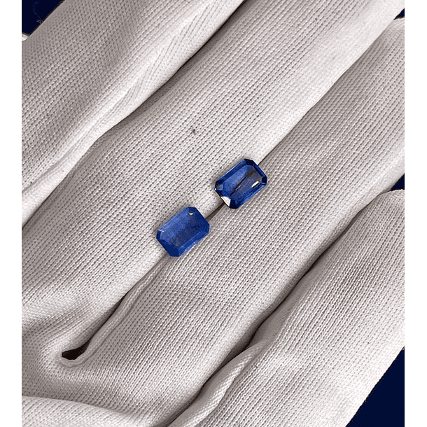 Zafiro azul de Sri Lanka 0.75ct 6.8x4.7mm AAA 