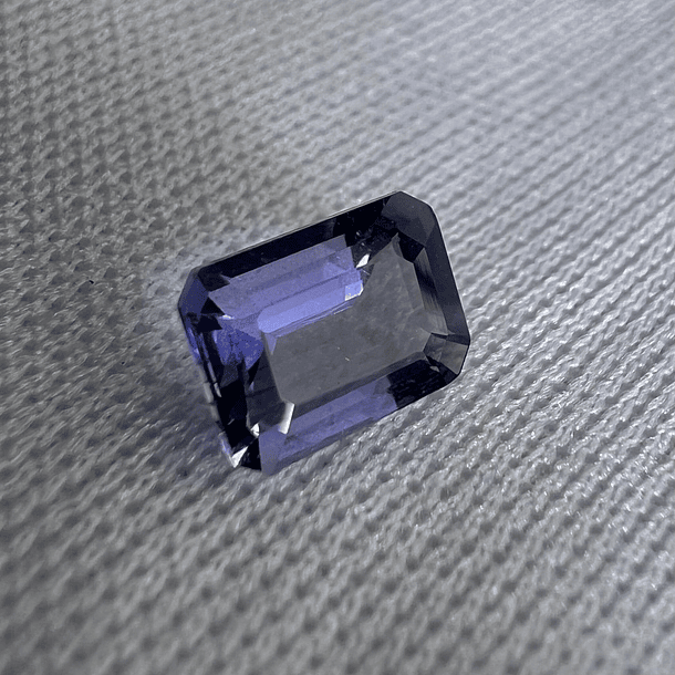Iolita-0.75ct-6.8x5x3.2mm 