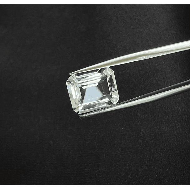 Topacio Blanco-4.670ct-10.8x8.6x5mm 
