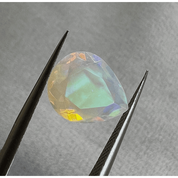 Ópalo Blanco-1.960ct-10.8x8.7x5.6mm 