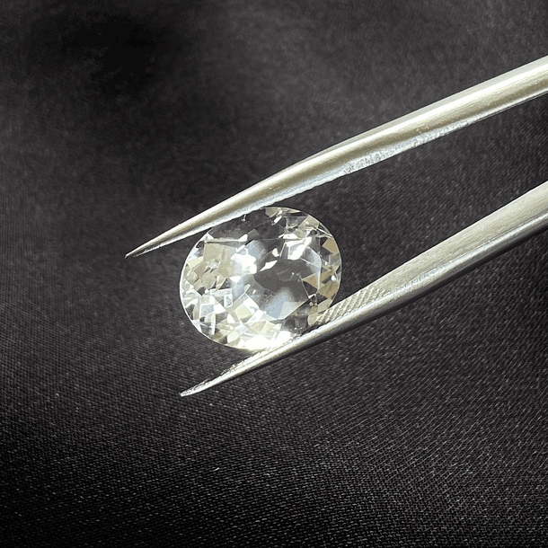 Topacio Blanco-4.695ct-10.8x8.8x6mm 