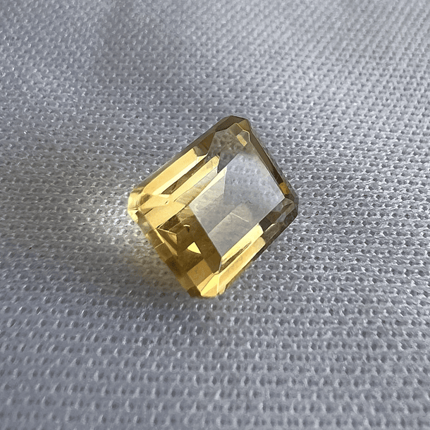 Citrino-2.70ct-8.9x7mm 