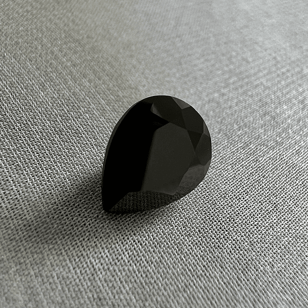 Espinela Negra-3.280ct-10x7.8x5.2mm 