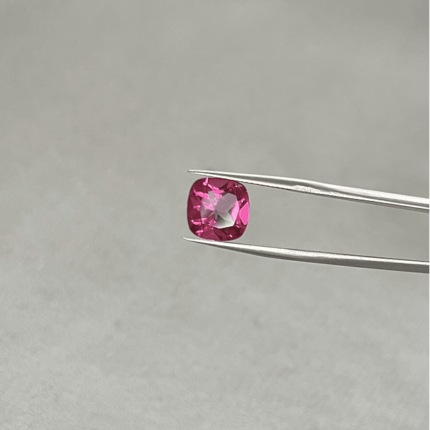 Topacio Rosa-3.545ct-8.8x8.8mm 