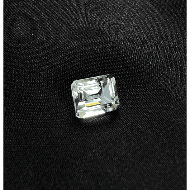 Topacio Blanco-4.625ct-9.7x7.8x5.8mm 