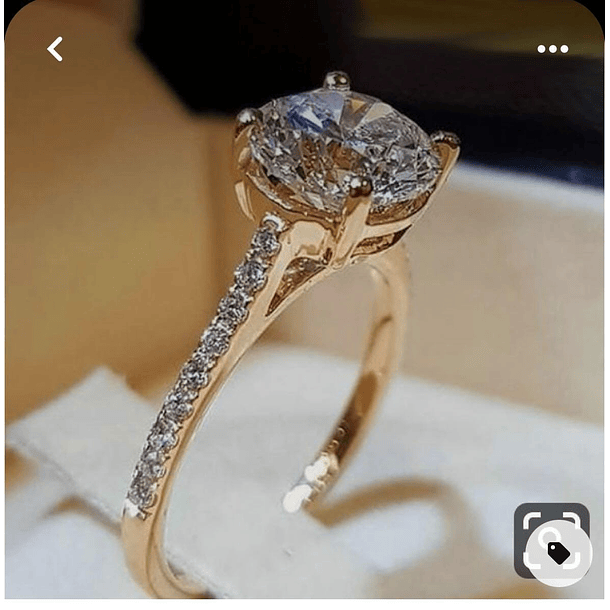 Anillo en plata con baño de oro con fluorita y moissanitas. Talla 7 1/4   