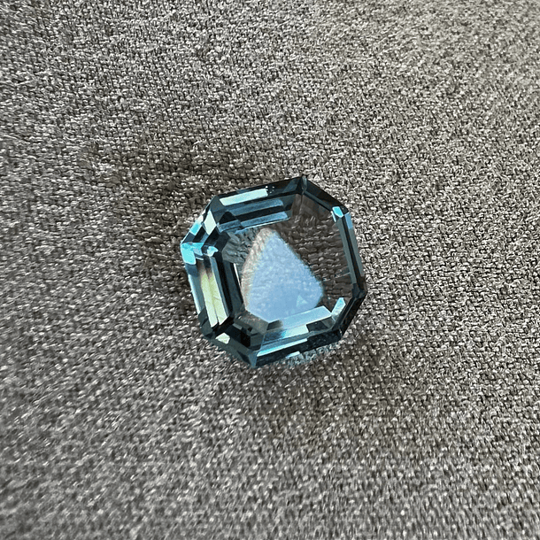 Topacio London Blue-4.63ct-10x10mm 