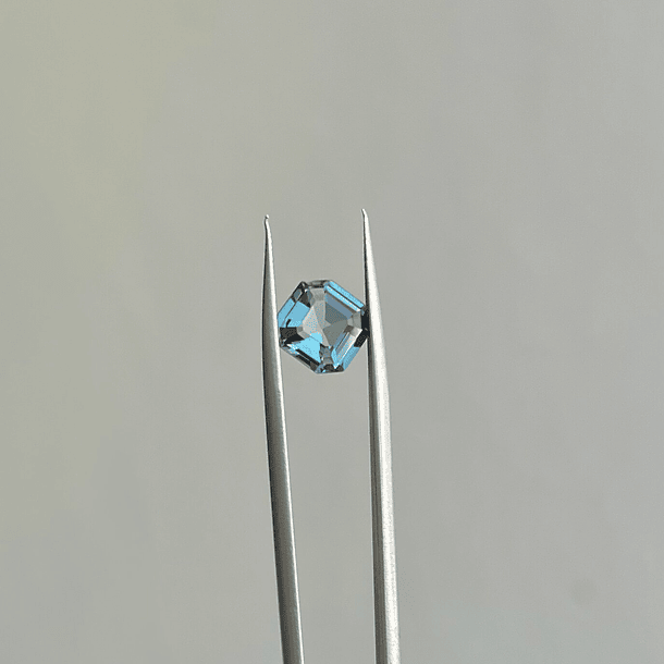 Topacio London Blue-3.55ct-9x9x5mm 