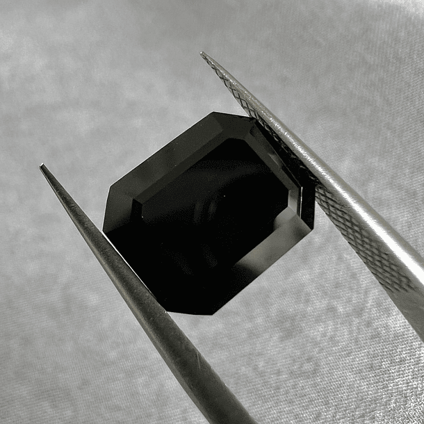 Espinela Negra-2.94ct-9.7x7.7x3.7mm 