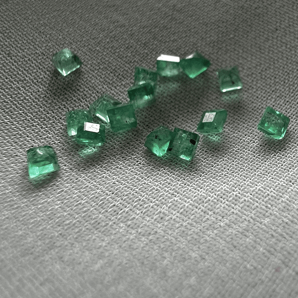 Lote de 6 piezas de Esmeralda-0.145ct-1.5mm-c/cuadrado-AAA 