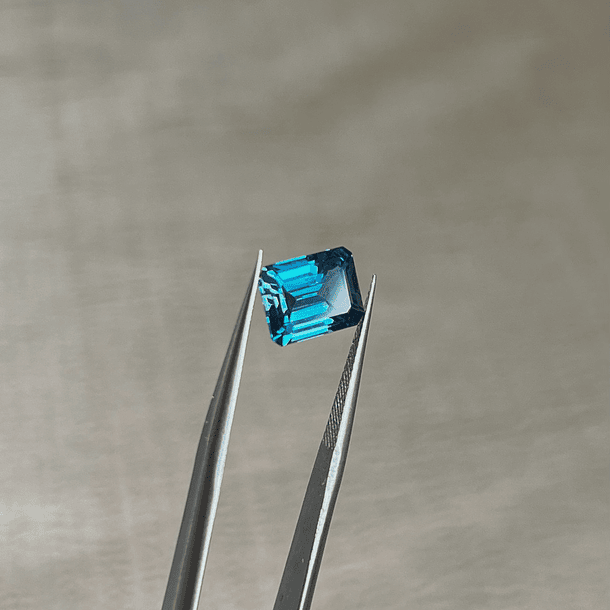 Topacio London Blue-3.060ct-8.8x6.8x4.4mm 