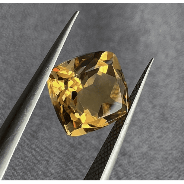 Citrino Amarillo-2.505ct-8x7.8x5.3mm 