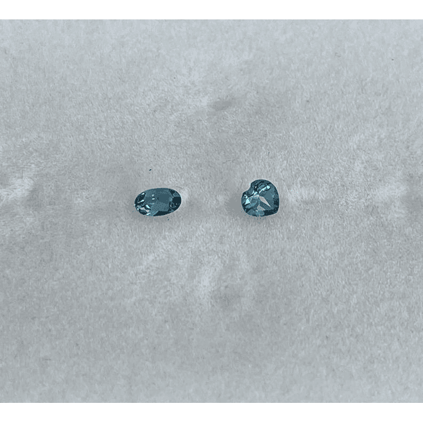 Dúo de Topacios London Blue-0.25ct-5x3mm-AAA-c/oval--0.35ct-4x4mm-AAA-c/corazón 