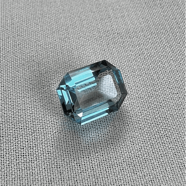 Topacio London Blue-2.550ct-8.8x6.5x4.1mm 