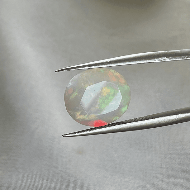 Ópalo Blanco-2.195ct-10.7x8.7x5.7mm 