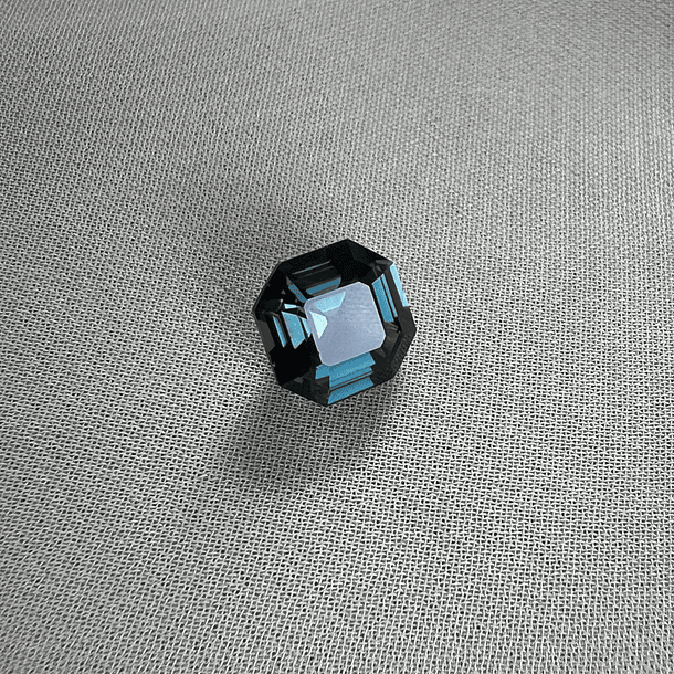 Topacio London Blue-2.755ct-7.7x7.6x5mm 